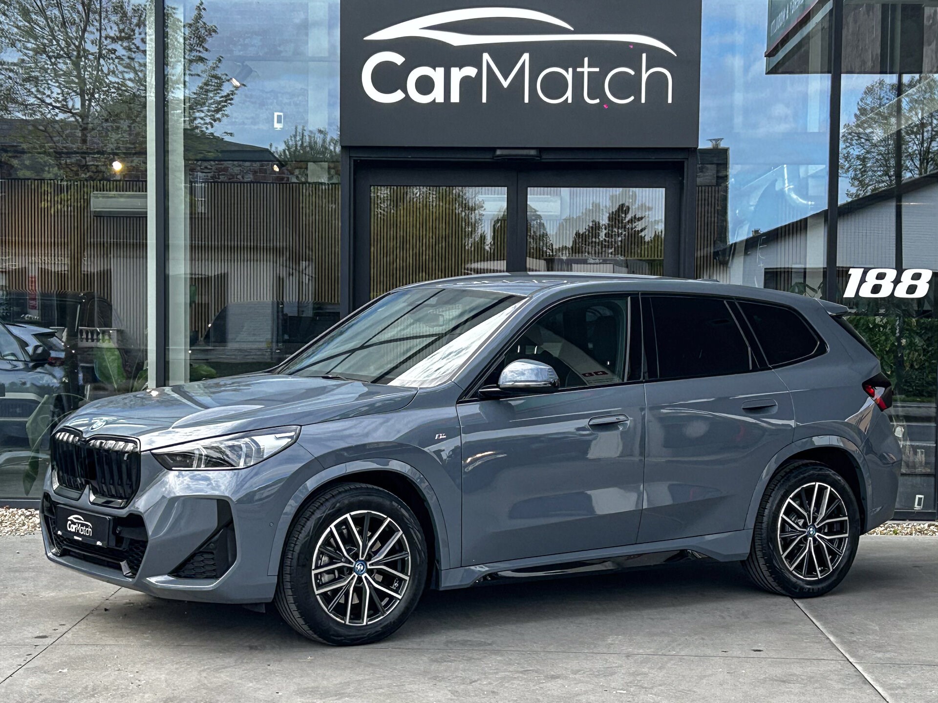 BMW IX1